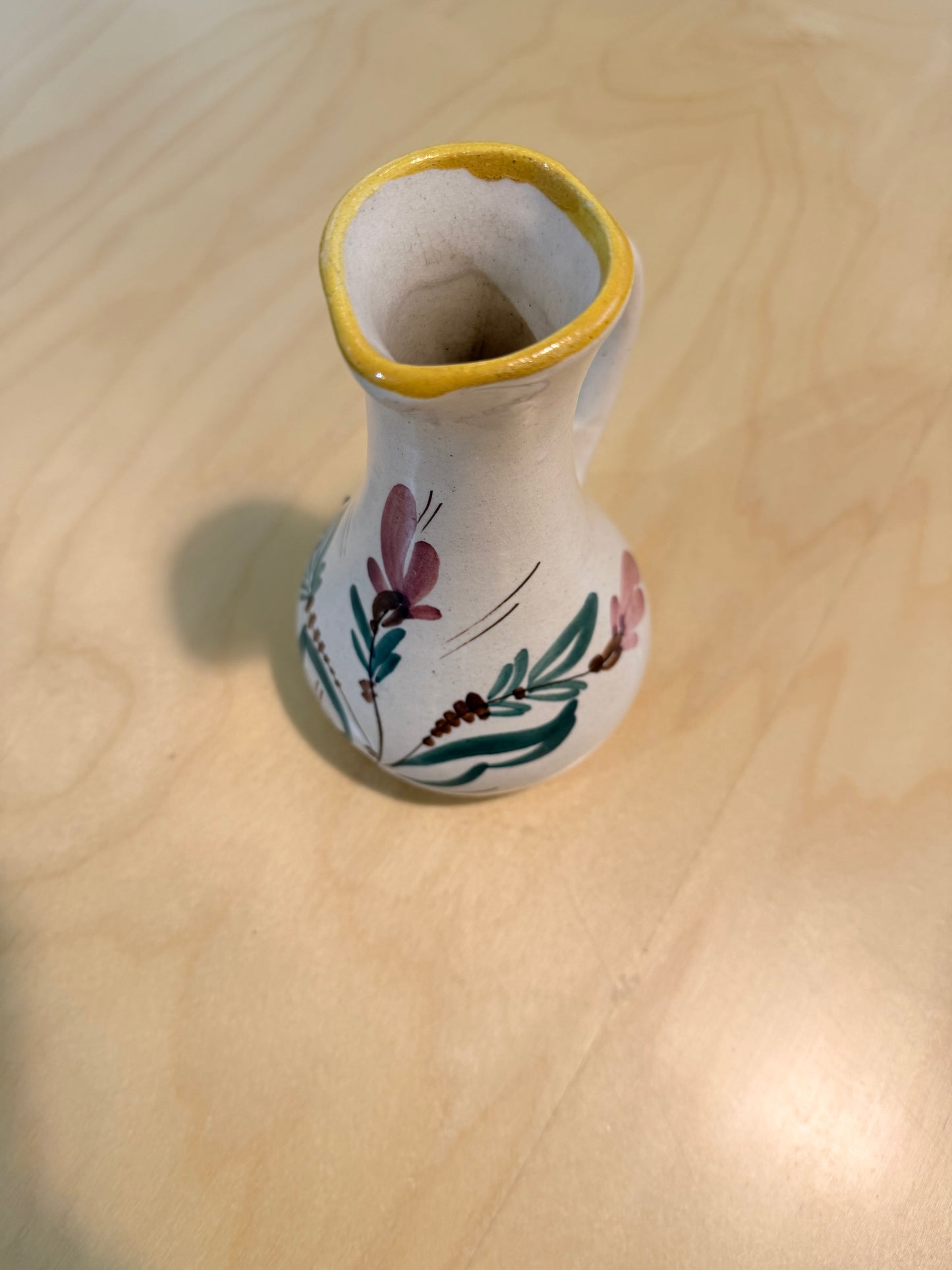 Kupittaan savi, vaalea kannu