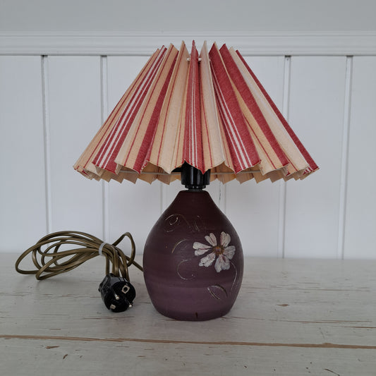 Keraaminen pöytävalaisin