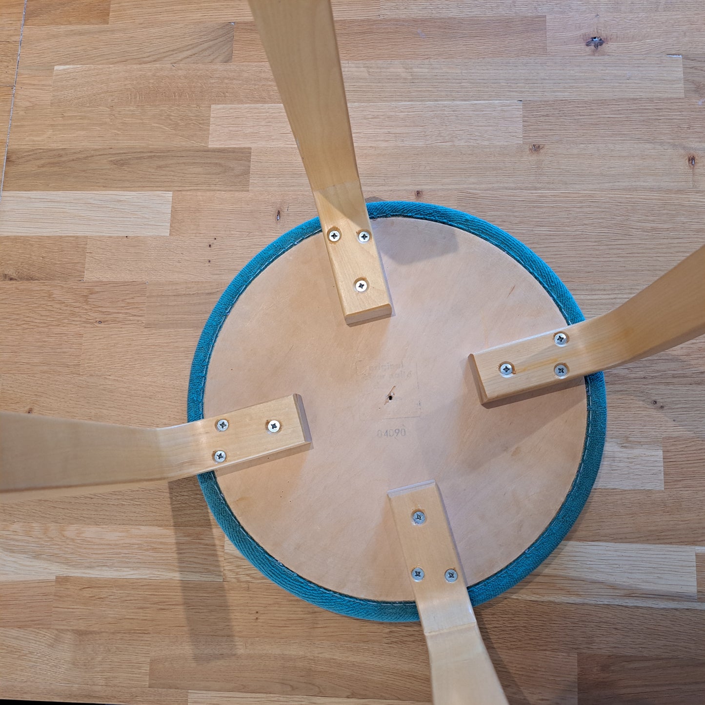 Artek, jakkara E60, vihertävä sävy