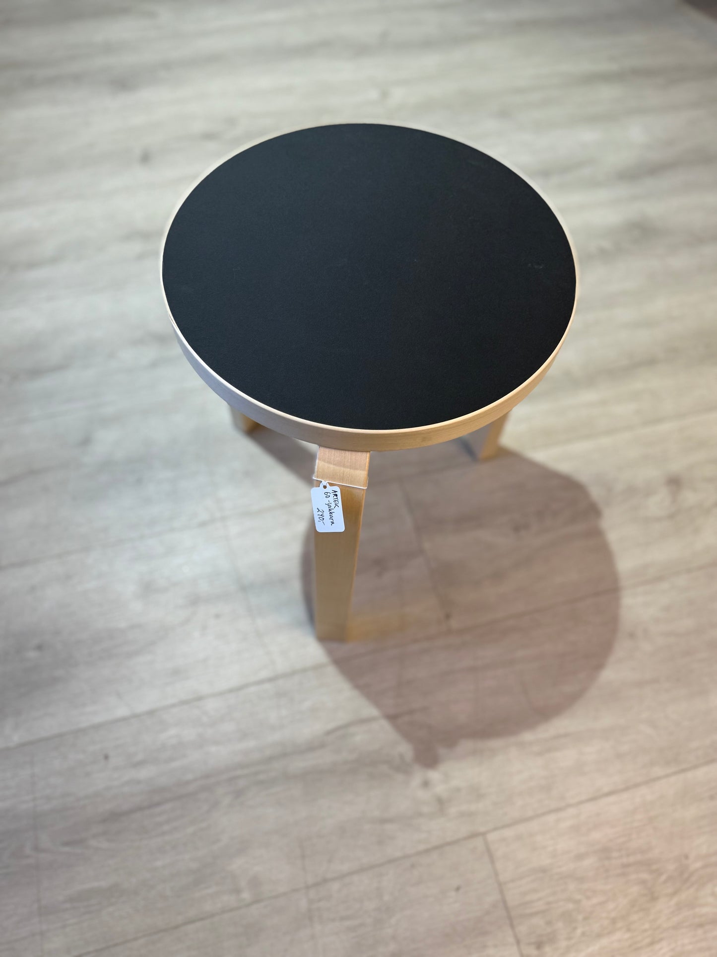 Artek, Aalto jakkara 60