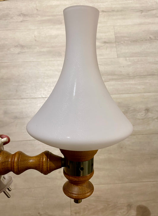 Retro seinävalaisin, Lival