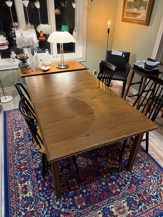 Täyspuinen ruokapöytä, jatkettava