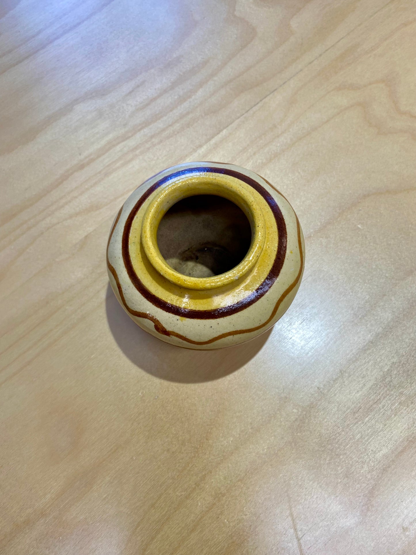 Kupittaan savi, keltainen ruukku