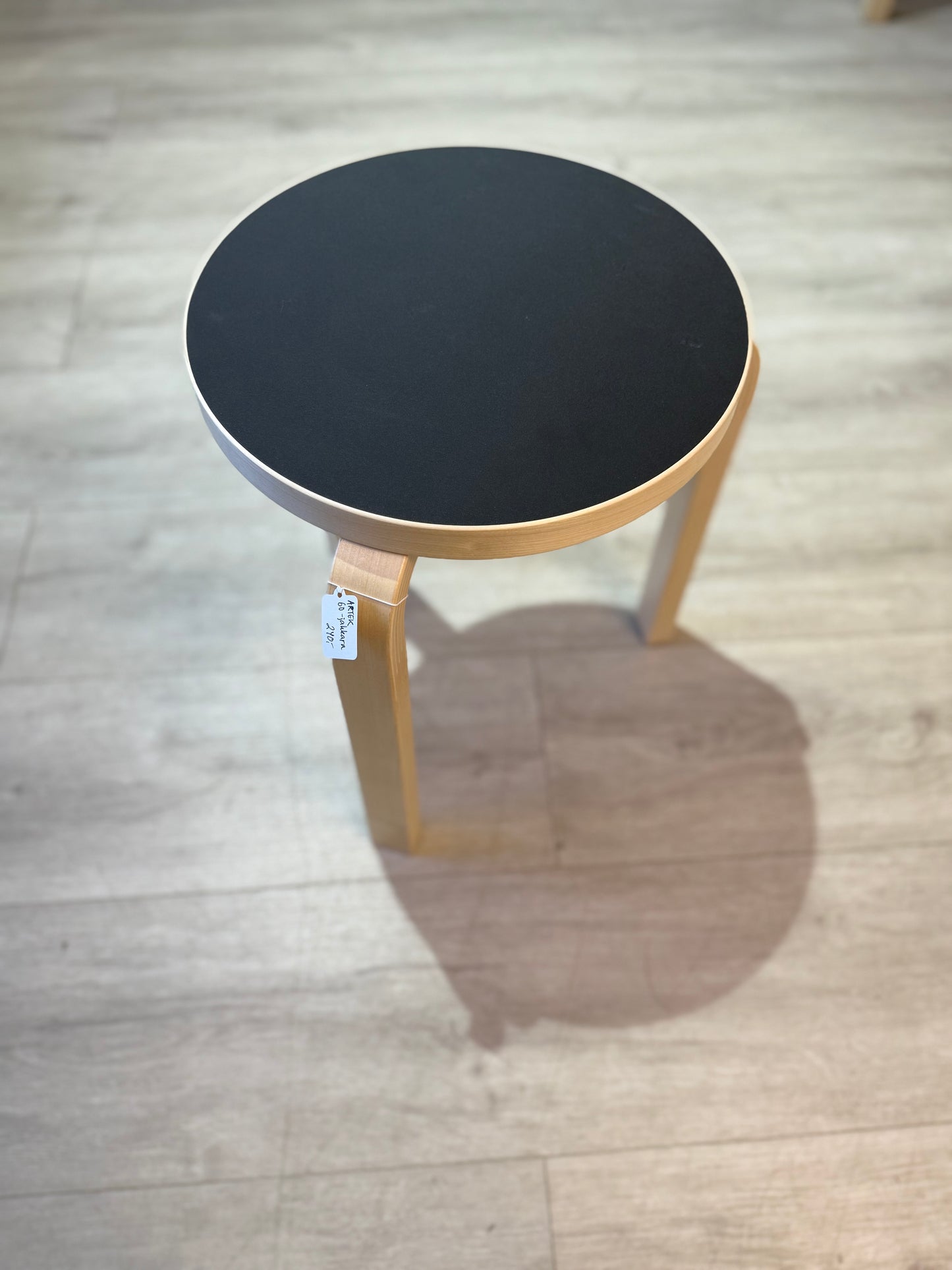 Artek, Aalto jakkara 60