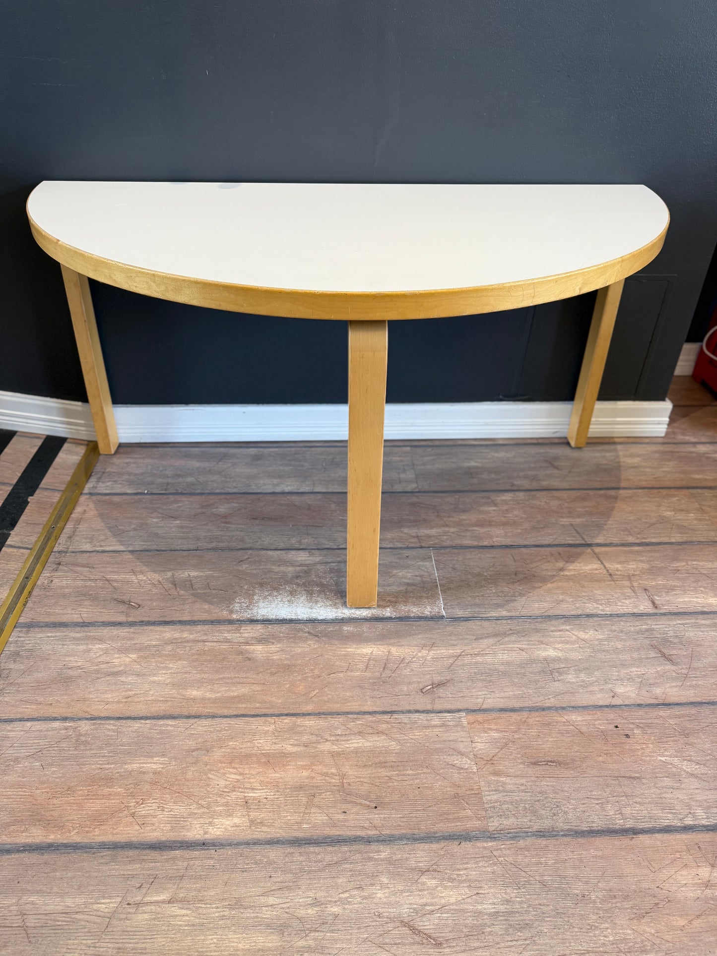 Artek, Aalto pöytä 95, puolipyöreä