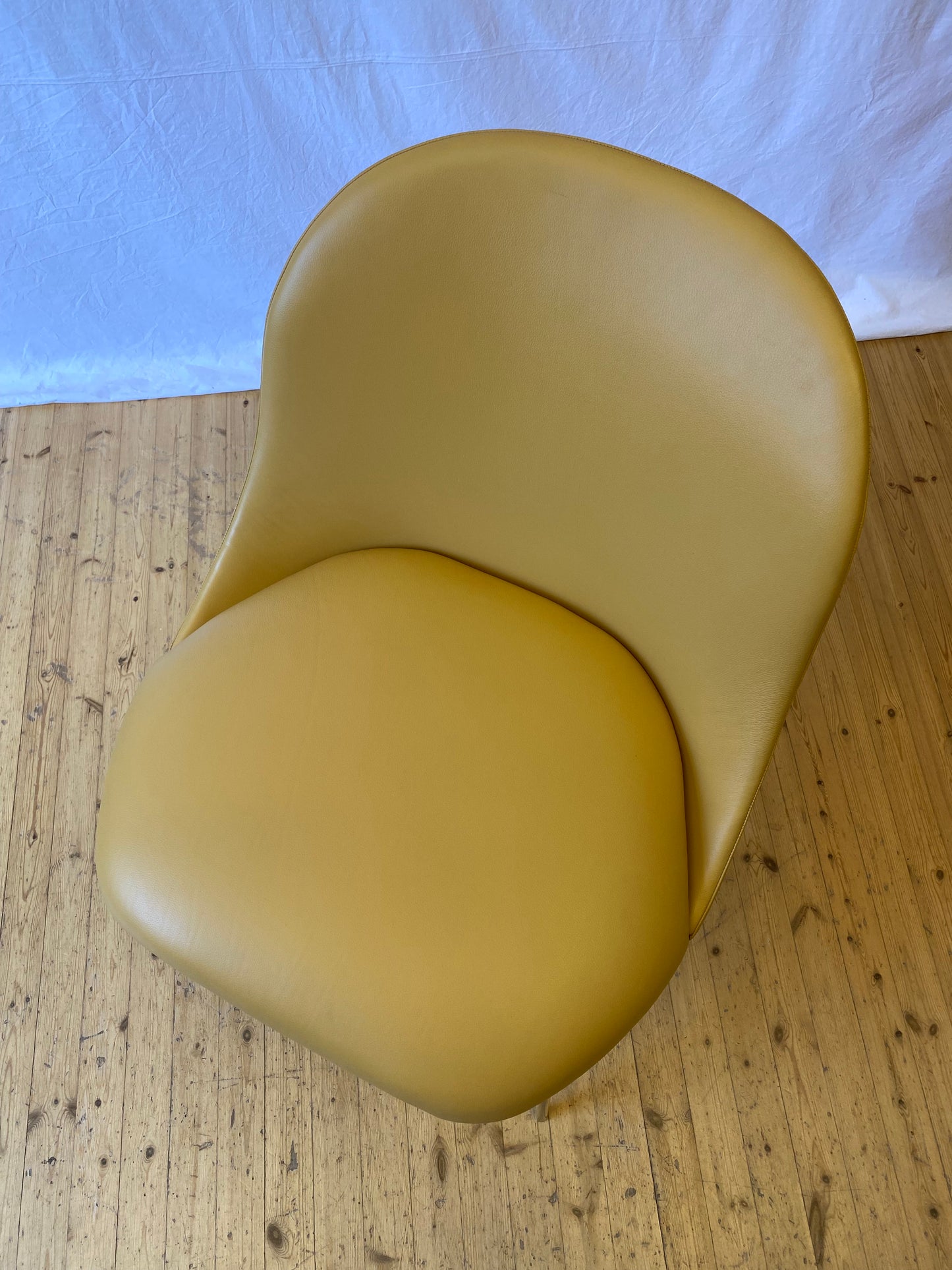 Viccarbe Aleta-nojatuoli, design Jaime Hayon
