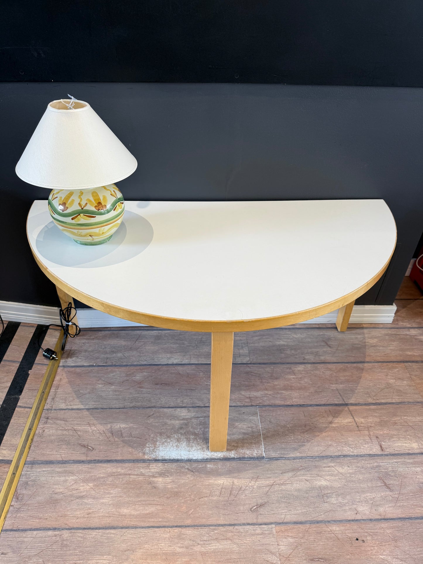 Artek, Aalto pöytä 95, puolipyöreä
