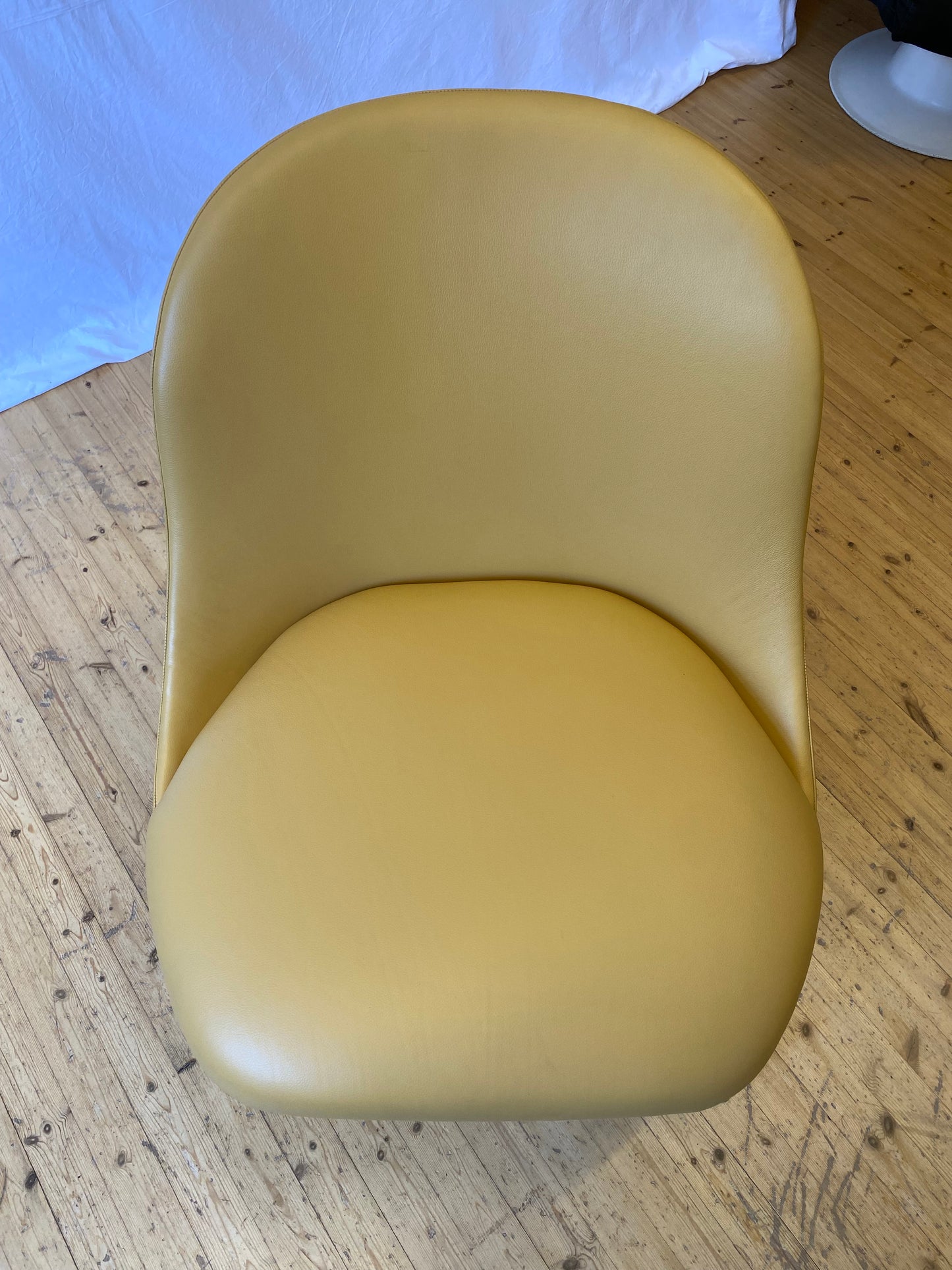 Viccarbe Aleta-nojatuoli, design Jaime Hayon