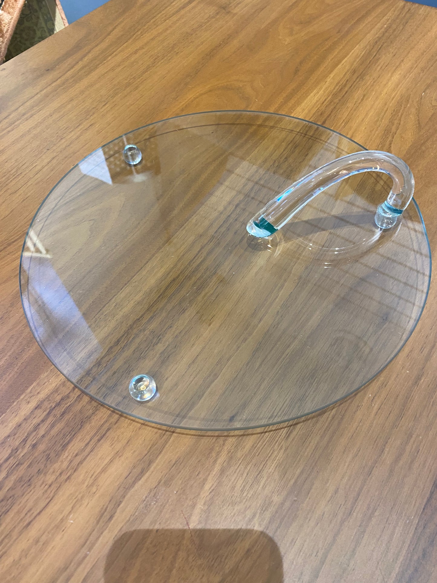 Lasinen tarjoilulautanen