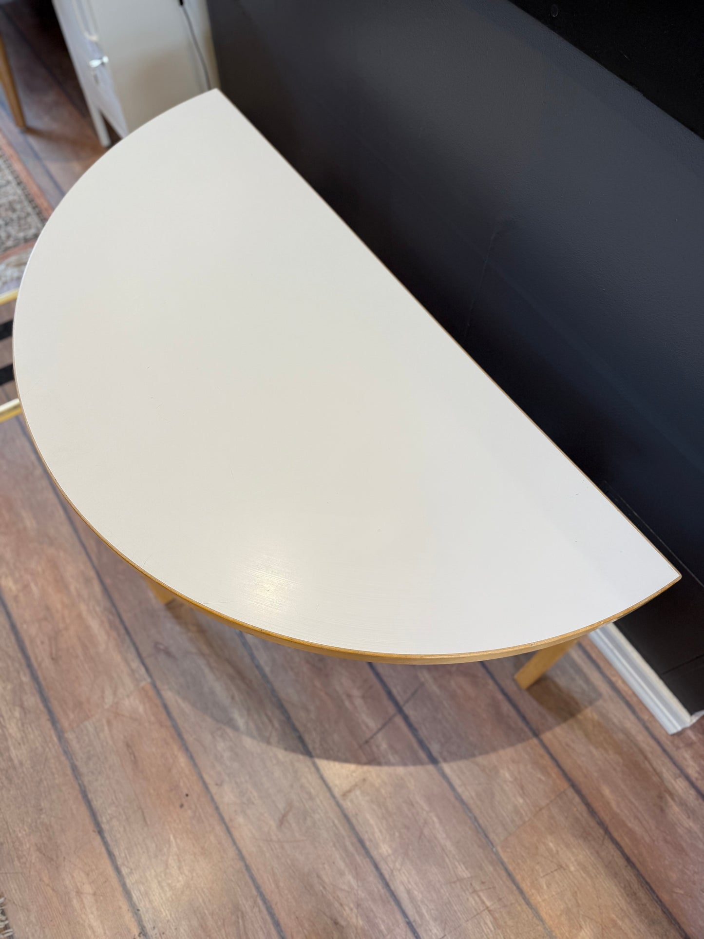 Artek, Aalto pöytä 95, puolipyöreä