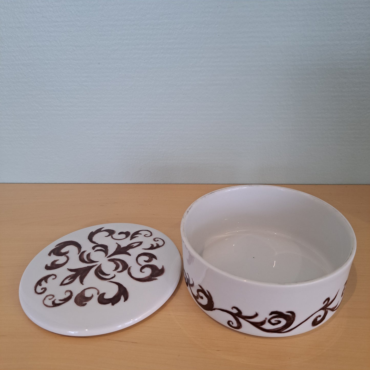 Kannellinen, keramiikka purnukka