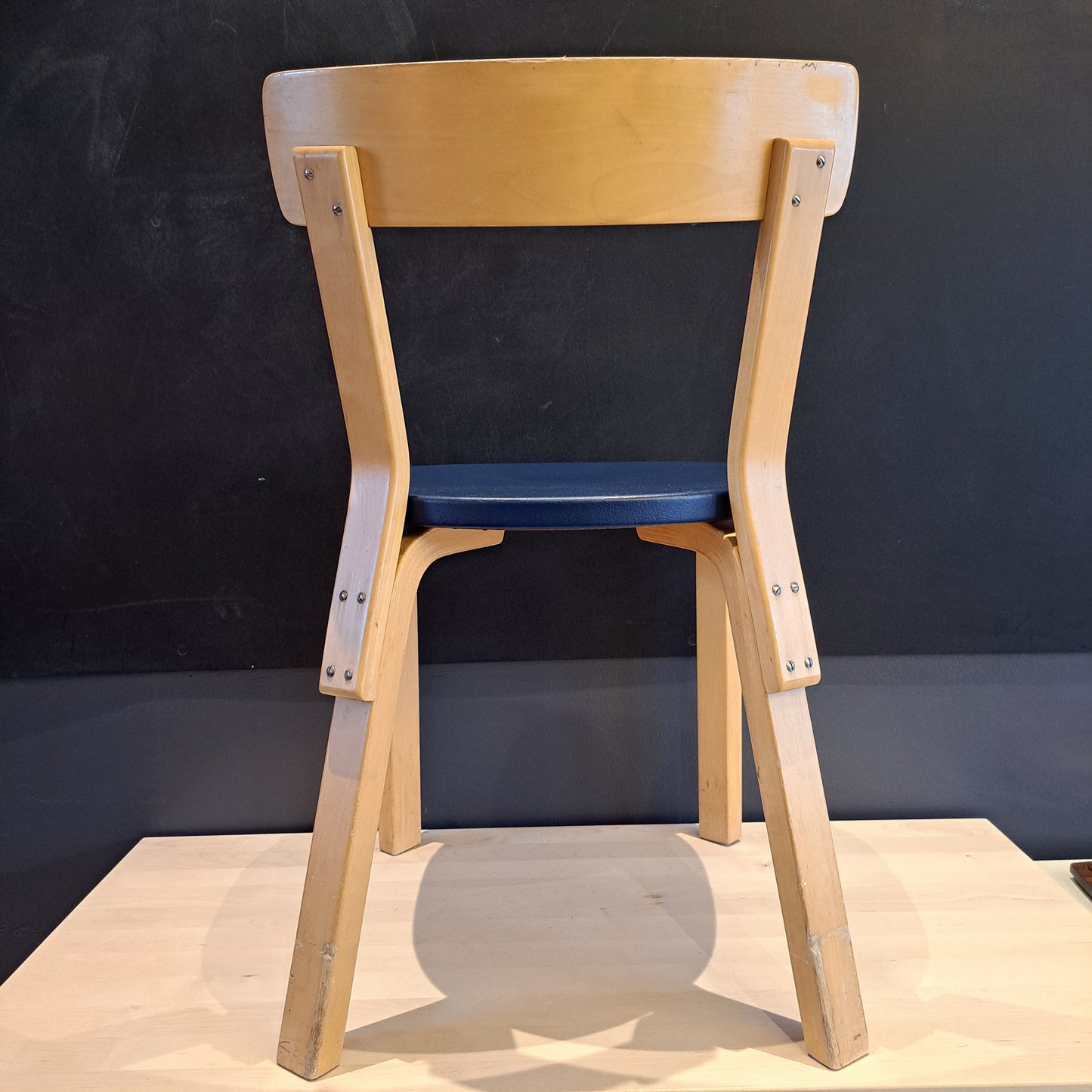 Artek, Aalto tuoli 69, sininen kerni