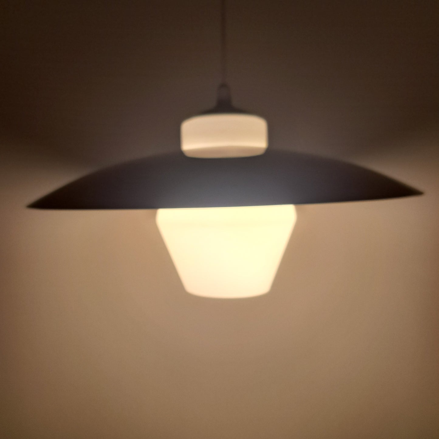 Vintage riippuvalaisin, puna-valkoinen