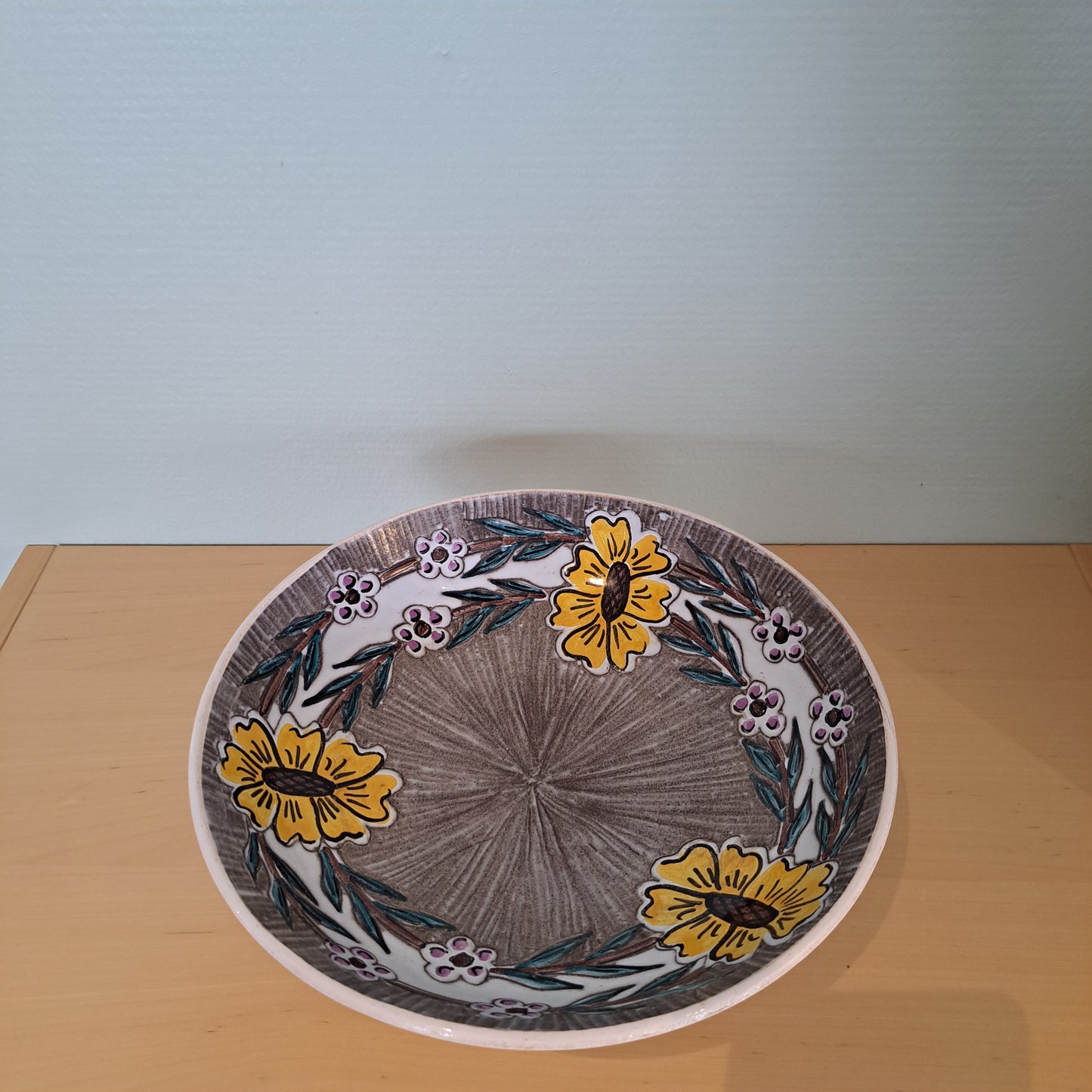 Keramiikka kulho, jalallinen