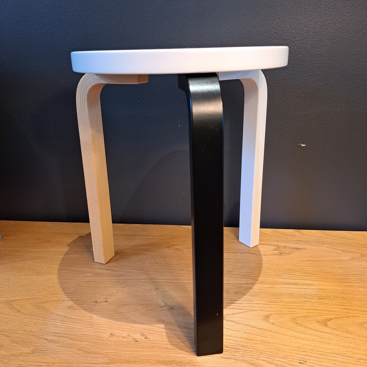 Artek, Aalto jakkara 60