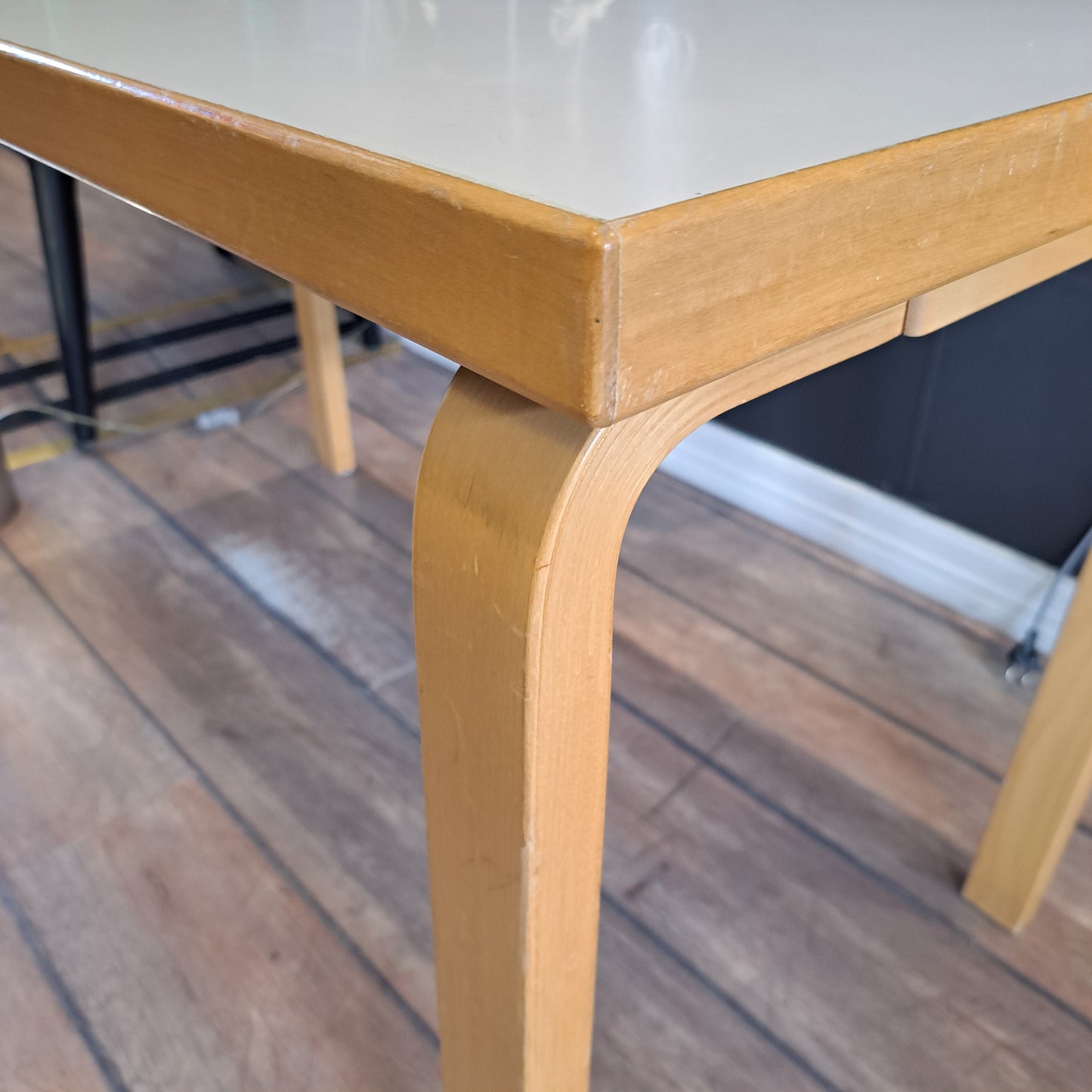 Artek, Aalto pöytä 80A, valkoinen laminaatti