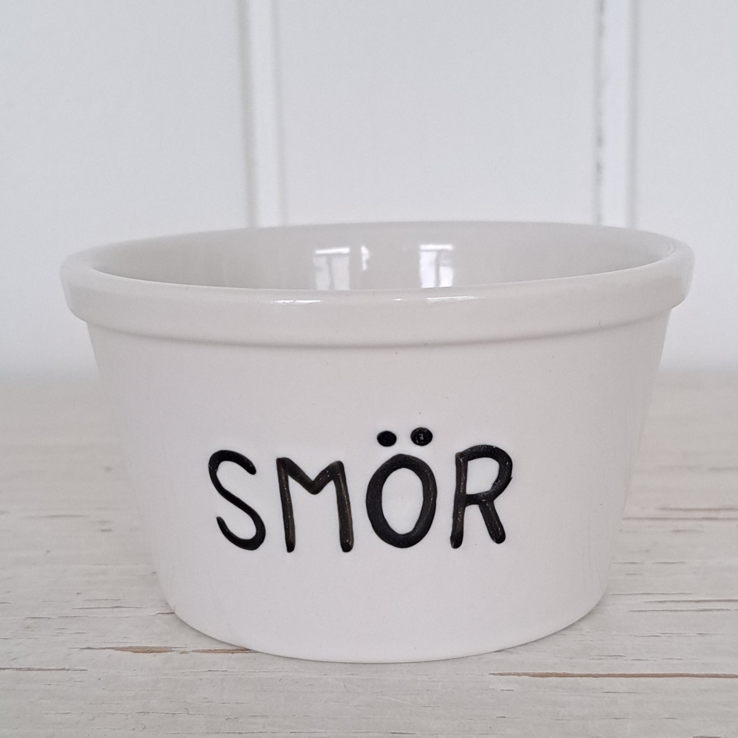 Valkoinen voi-purnukka