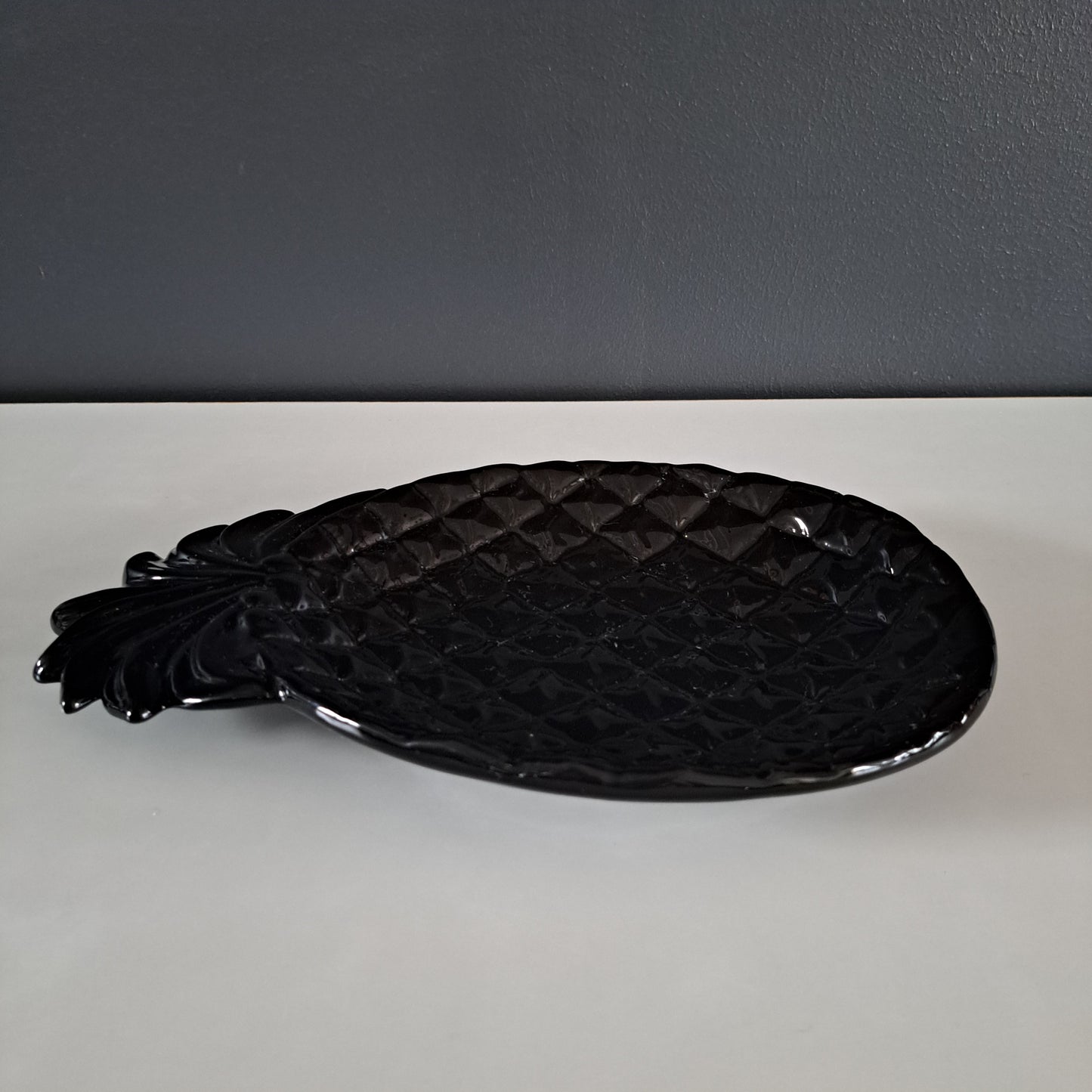 Pineapple serving dish