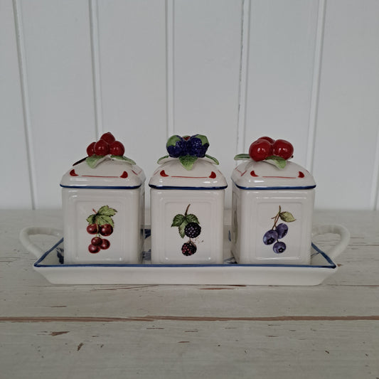 Villeroy & Boch, hillopurkit tarjottimella