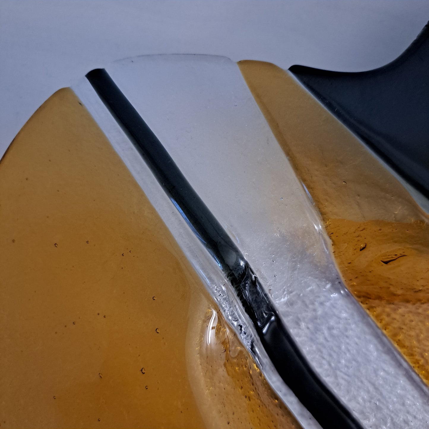 Lasilautanen, kelta-musta