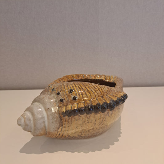 Keraaminen simpukankuori