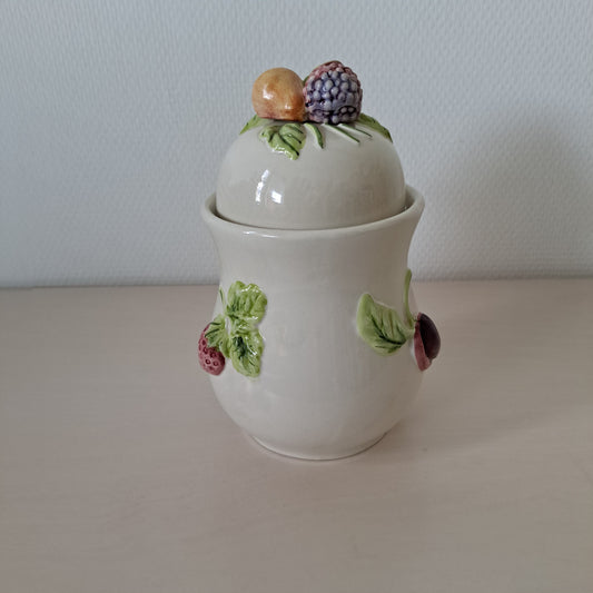 Kannellinen purnukka marjakoristein