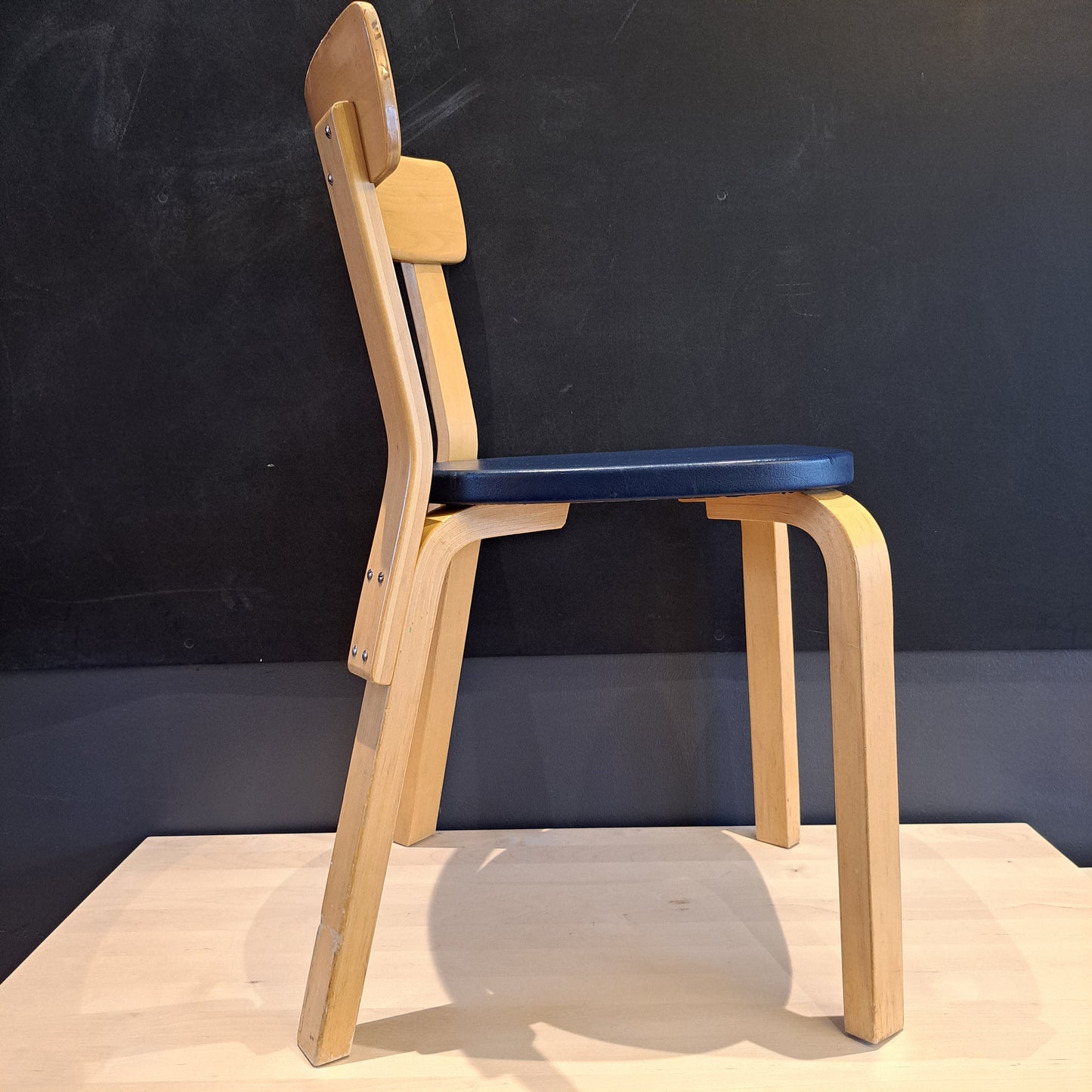 Artek, Aalto tuoli 69, sininen kerni