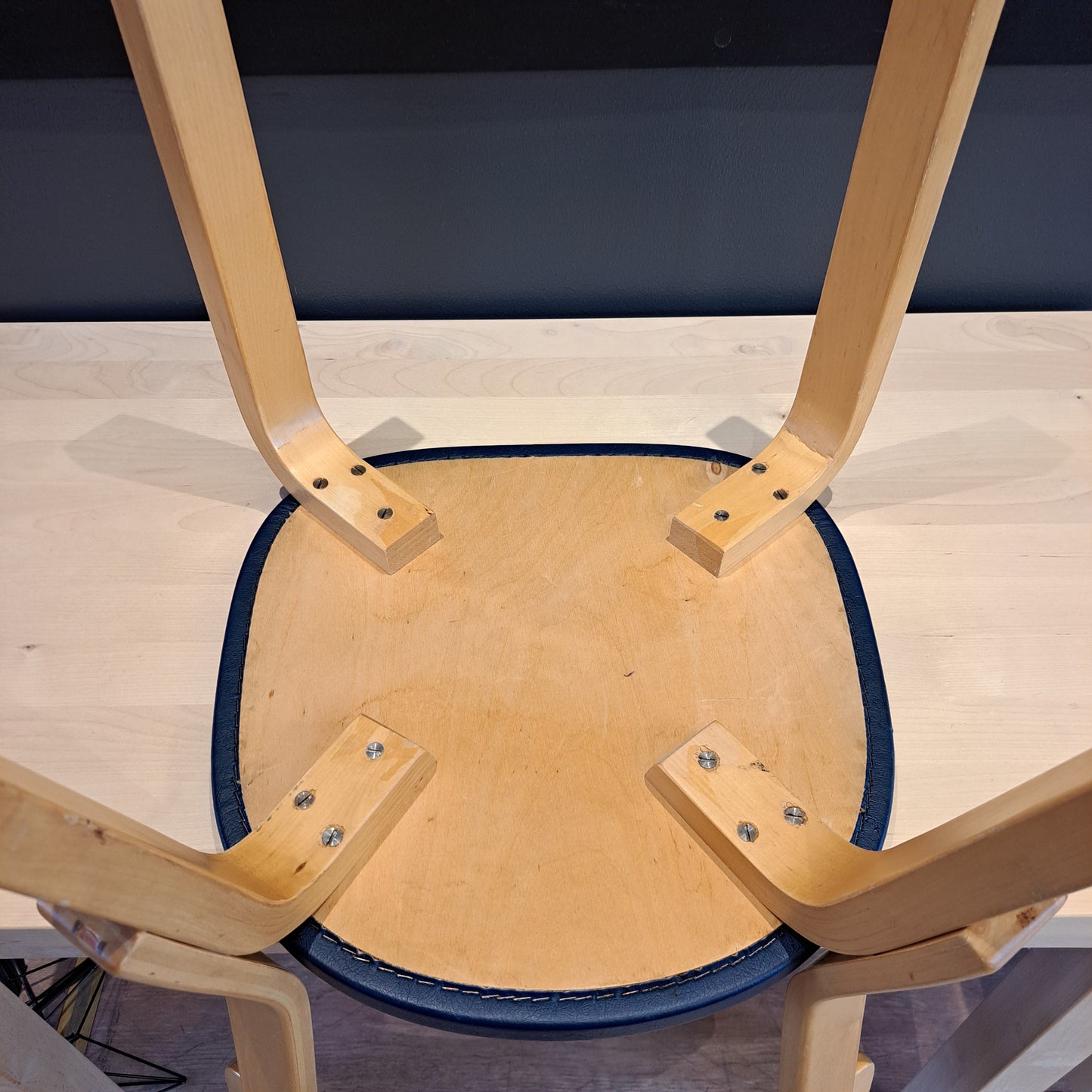 Artek, Aalto tuoli 69, sininen kerni