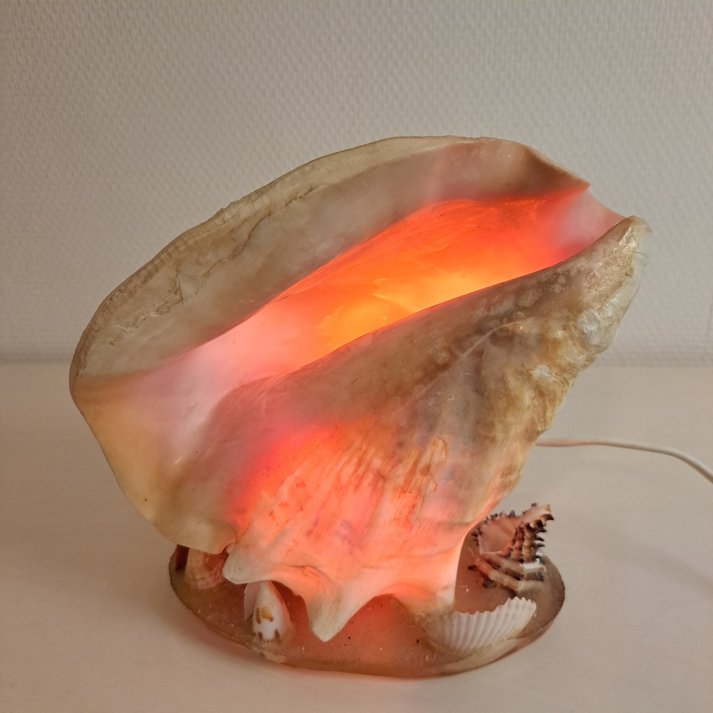 Simpukka pöytävalaisin