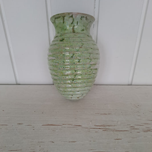 Kupittaan savi, seinämaljakko, vihreä