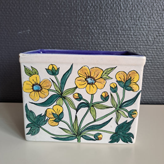 Kupittaan savi, seinämaljakko, kukkakuvio