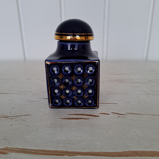 Bronnitsy Porcelain, kannellinen purnukka