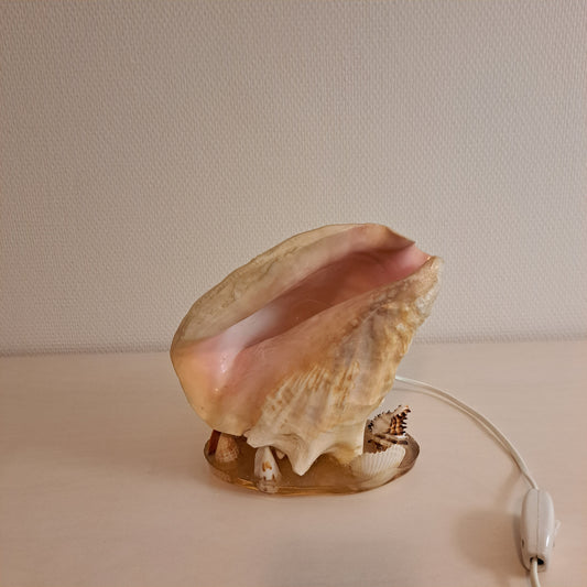 Simpukka pöytävalaisin