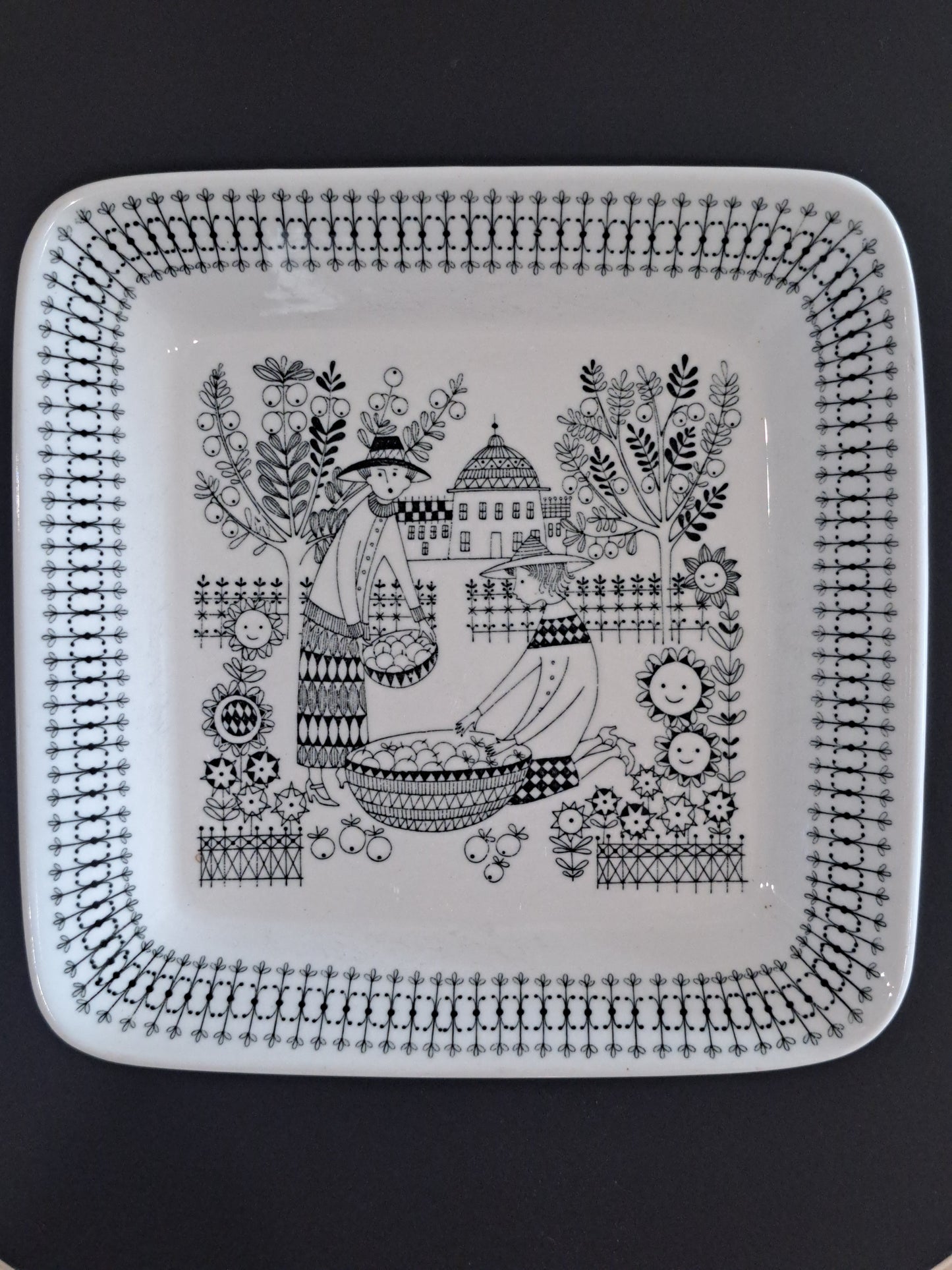 Arabia Emilia Sadonkorjuu vati