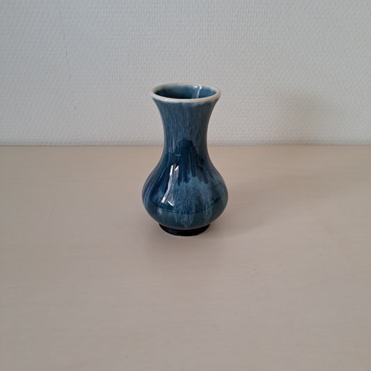 Kupittaan savi, pieni sininen maljakko