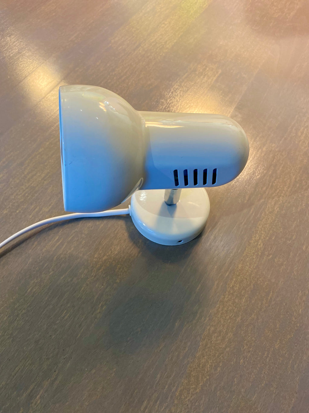 Retro seinävalaisin