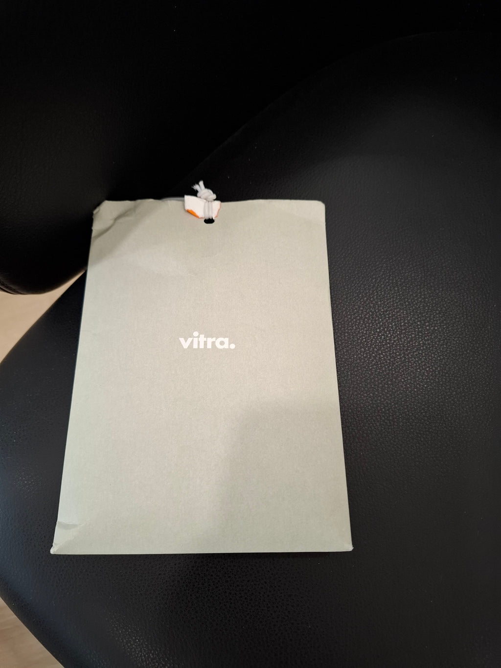 Vitra Grand Repos -lepotuoli ja Ottoman-rahi | Antonio Citterio