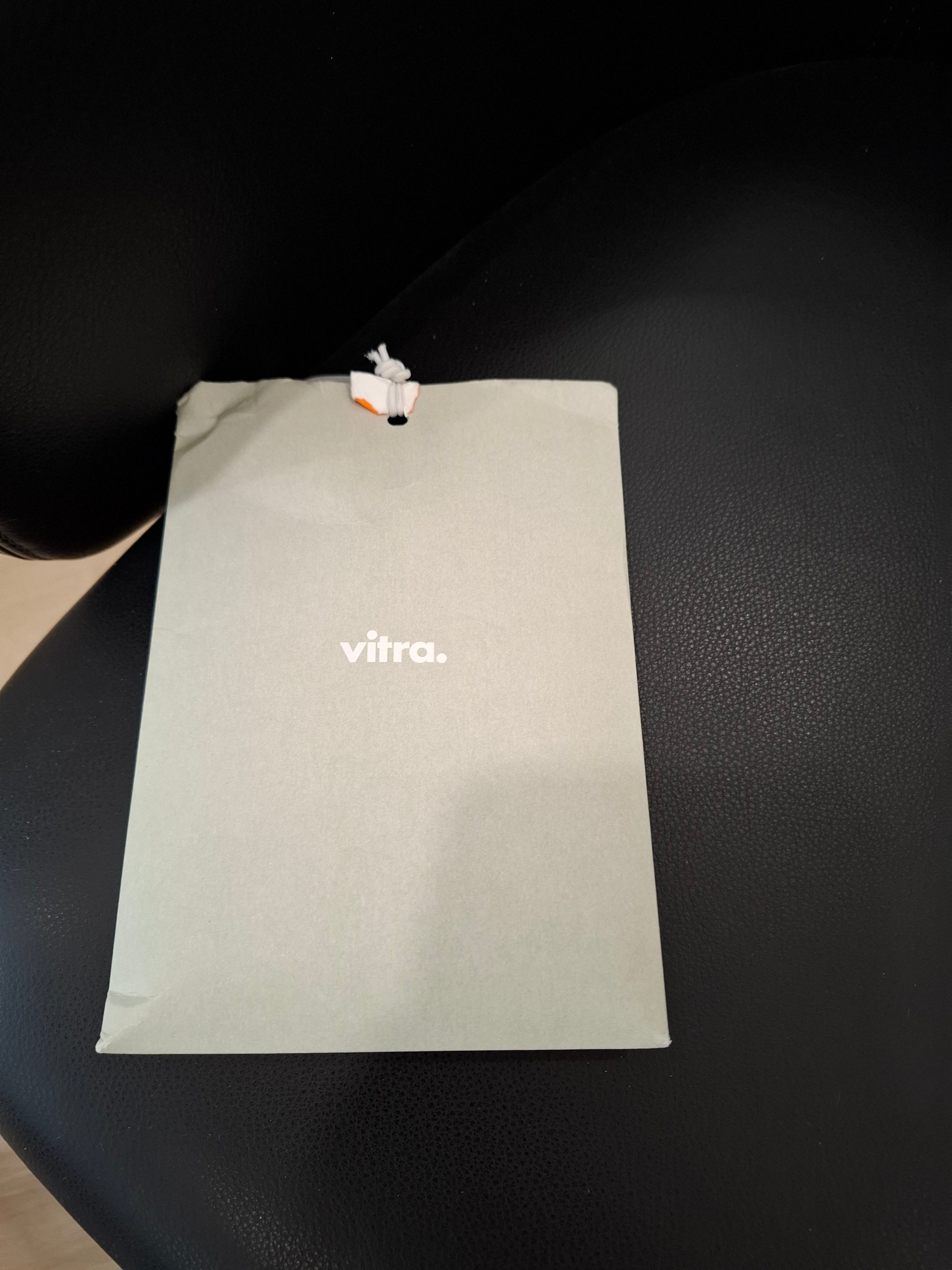 Vitra Grand Repos -lepotuoli ja Ottoman-rahi | Antonio Citterio