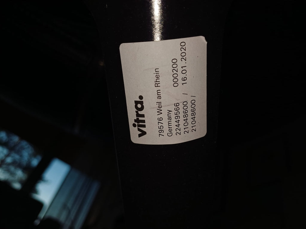 Vitra Grand Repos -lepotuoli ja Ottoman-rahi | Antonio Citterio