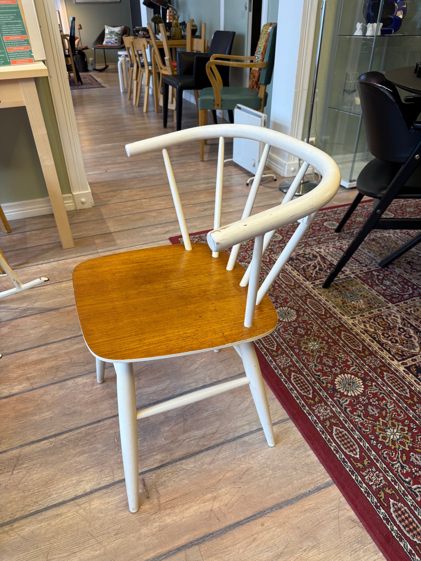 Pinnatuolit, 2kpl yht. 150€