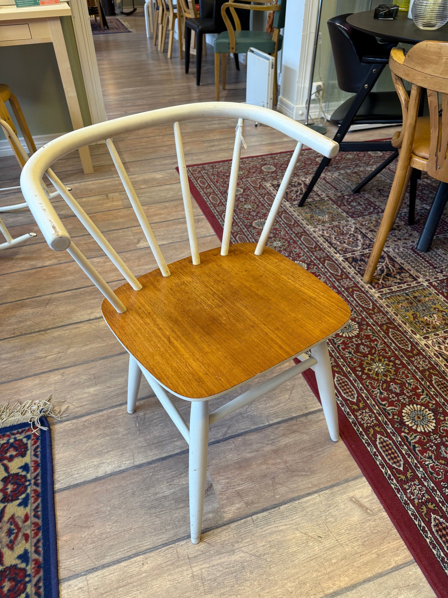 Pinnatuolit, 2kpl yht. 150€