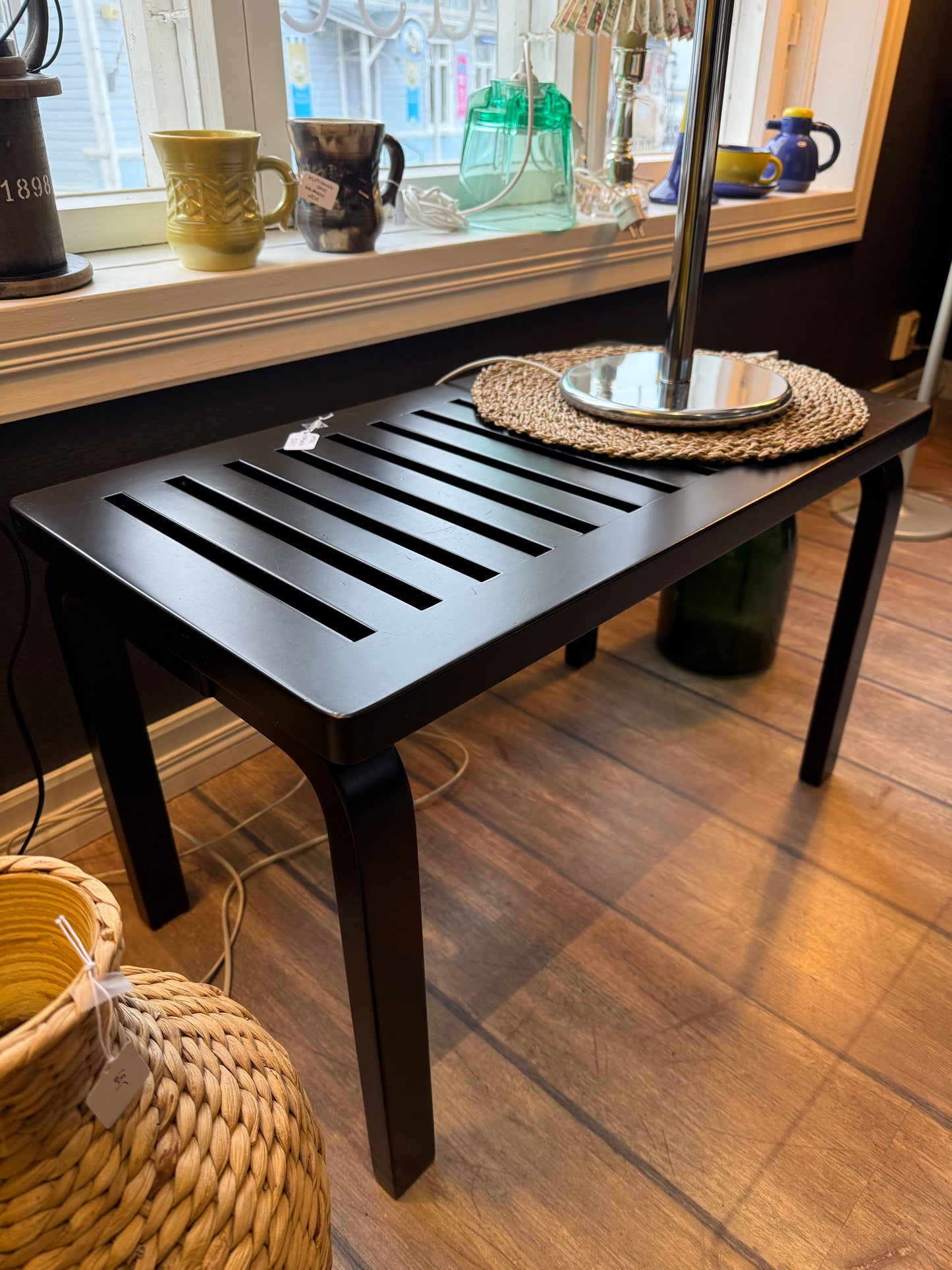 Artek, Aalto ritiläpenkki 153B, musta