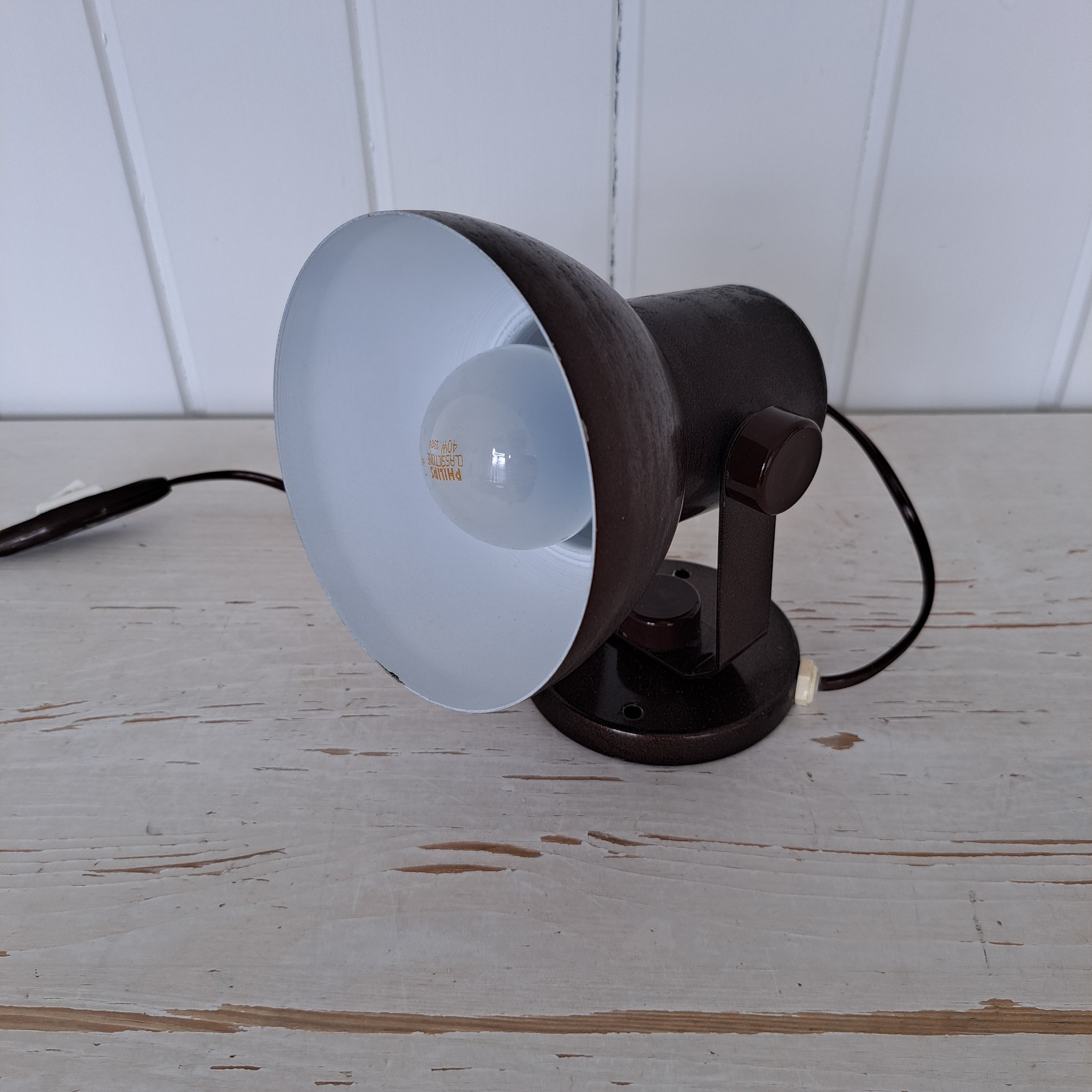 Valinte, retro seinävalaisin