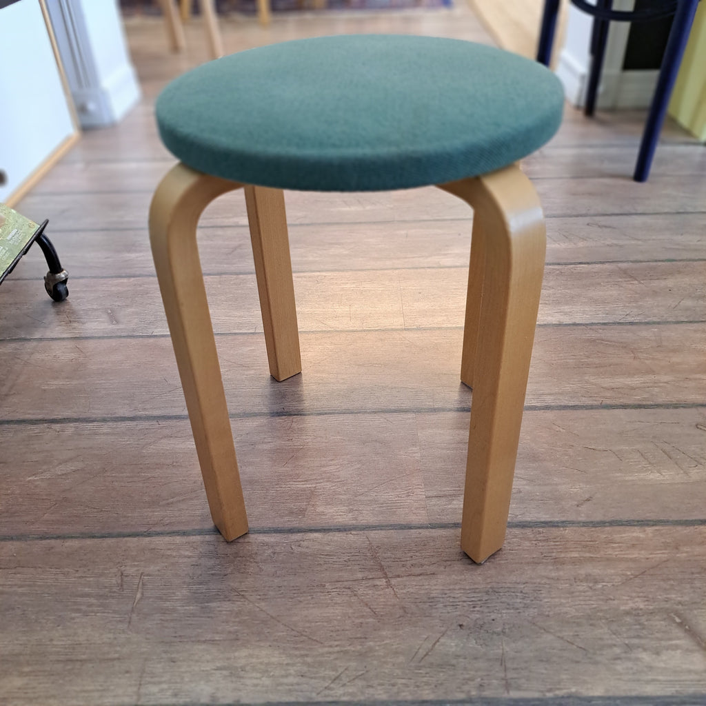 Artek, jakkara E60, vihertävä sävy