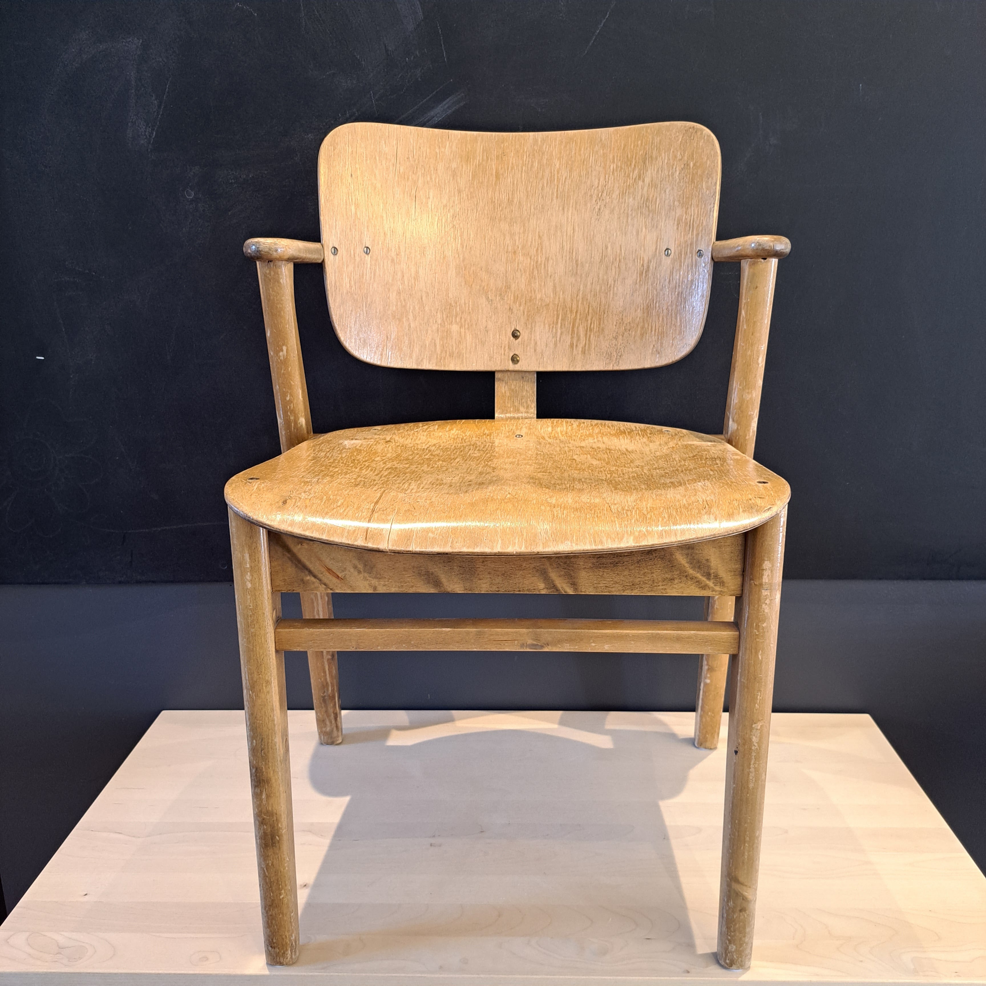 Ilmari Tapiovaara, Domus chair