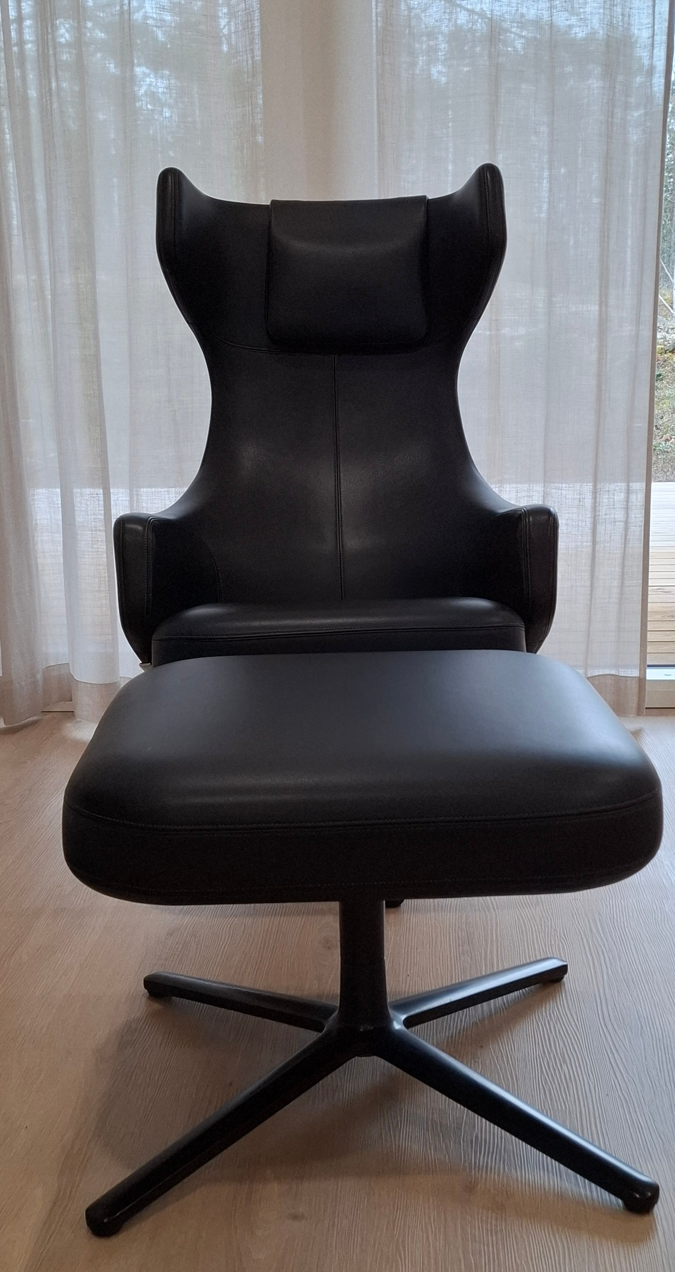 Vitra Grand Repos -lepotuoli ja Ottoman-rahi | Antonio Citterio