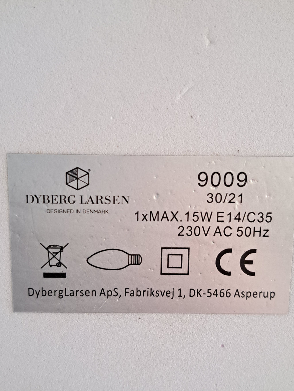 Dyberg Larsen valkoinen pöytävalaisin