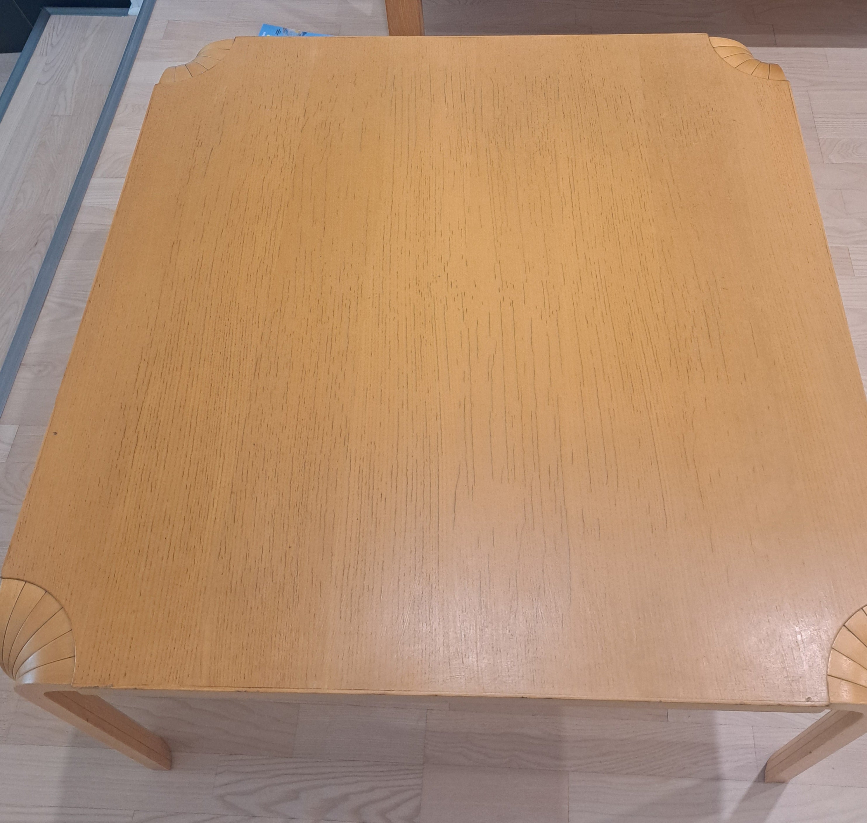 Artek MX800B viuhkajalka-sohvapöytä – Alvar Aalto
