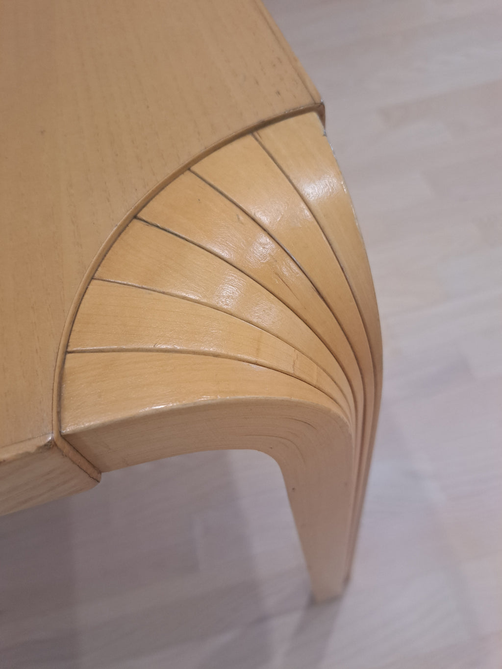 Artek MX800B viuhkajalka-sohvapöytä – Alvar Aalto