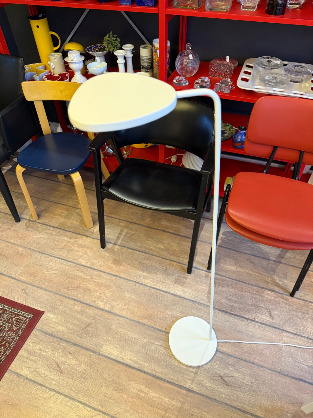 Muuto, "Leaf" lattiavalaisin